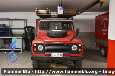 Land Rover Defender 90
Vigili del Fuoco
Unione Distrettuale di Fiemme
Corpo Volontario di Moena (TN)
VF J42 TN
Parole chiave: Land-Rover Defender_90 VFJ42TN