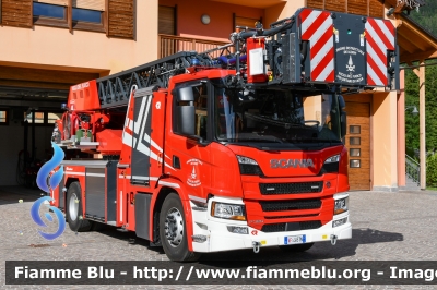  Scania P320
Vigili del Fuoco
Unione Distrettuale di Fassa 
Assegnata al corpo di Pozza di Fassa (TN)
Allestimento Rosenbauer
VF 4W5 TN
Parole chiave:  Scania P320 VF4W5TN 