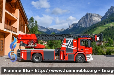  Scania P320
Vigili del Fuoco
Unione Distrettuale di Fassa 
Assegnata al corpo di Pozza di Fassa (TN)
Allestimento Rosenbauer
VF 4W5 TN
Parole chiave:  Scania P320 VF4W5TN 