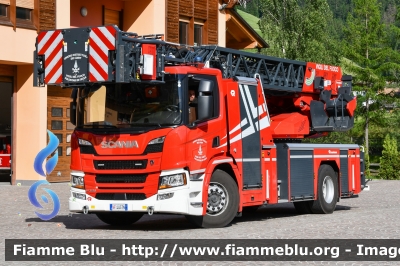  Scania P320
Vigili del Fuoco
Unione Distrettuale di Fassa 
Assegnata al corpo di Pozza di Fassa (TN)
Allestimento Rosenbauer
VF 4W5 TN
Parole chiave:  Scania P320 VF4W5TN 