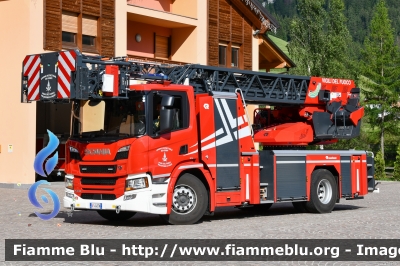  Scania P320
Vigili del Fuoco
Unione Distrettuale di Fassa 
Assegnata al corpo di Pozza di Fassa (TN)
Allestimento Rosenbauer
VF 4W5 TN
Parole chiave:  Scania P320 VF4W5TN 