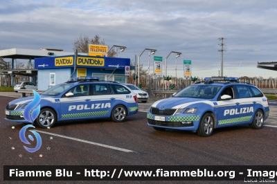 Skoda Octavia Wagon V serie
Polizia di Stato
Polizia Stradale
Allestimento Focaccia
Decorazione Grafica Artlantis
POLIZIA M5240
POLIZIA M4735
Parole chiave: Skoda Octavia_Wagon_Vserie POLIZIAM5240 POLIZIAM4735