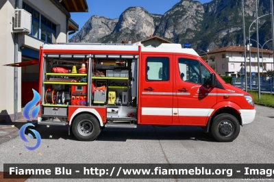 Mercedes-Benz Sprinter 4x4 III serie
Vigili del Fuoco
Unione Distrettuale di Mezzolombardo
Corpo Volontario di Mezzolombardo (TN)
Allestimento Brandschutz - Rosenbauer
VF 7H3 TN
Parole chiave: Mercedes-Benz Sprinter_4x4_IIIserie  VF7H3TN