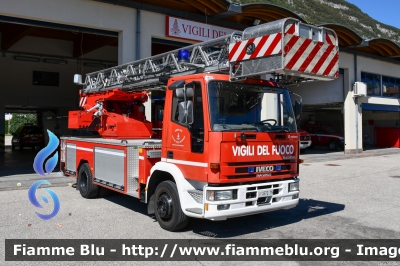 Iveco EuroCargo 120E23 I serie
Vigili del Fuoco
Unione Distrettuale di Mezzolombardo
Distaccata al Corpo Volontario di Mezzolombardo (TN)
AutoScala allestimento Iveco-Magirus
VF B72 TN
Parole chiave: Iveco EuroCargo_120E23_Iserie VFB72TN