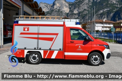 Volkswagen Transporter T6.1
Vigili del Fuoco
Unione Distrettuale di Mezzolombardo
Corpo Volontario di Mezzolombardo (TN)
Allestimento Rosenbauer
VF 9V3 TN
Parole chiave: Volkswagen Transporter_T6.1 VF9V3TN