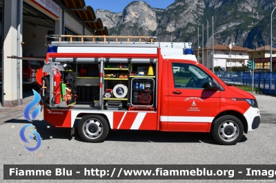 Volkswagen Transporter T6.1
Vigili del Fuoco
Unione Distrettuale di Mezzolombardo
Corpo Volontario di Mezzolombardo (TN)
Allestimento Rosenbauer
VF 9V3 TN
Parole chiave: Volkswagen Transporter_T6.1 VF9V3TN