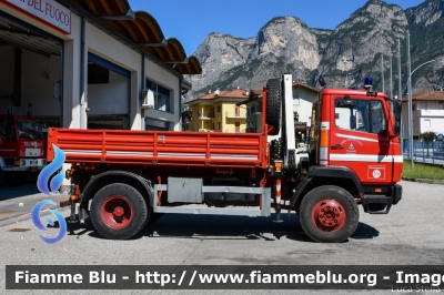 Mercedes Benz 1124 4x4
Vigili del Fuoco
Unione Distrettuale di Mezzolombardo
Corpo Volontario di Mezzolombardo (TN)
VF B70 TN
Parole chiave: Mercedes Benz 1124 4x4 VFB70TN