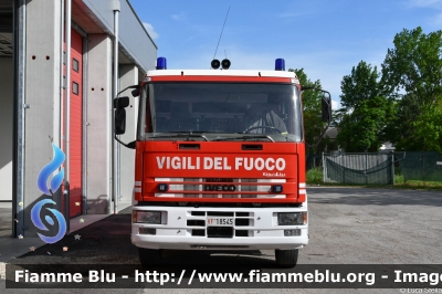 Iveco EuroFire 150E27 I serie
Vigili del Fuoco
Comando Provinciale di Ferrara
Distaccamento Permanente di Portomaggiore
Allestimento Iveco-Magirus
VF 18545
Parole chiave: Iveco EuroFire_150E27_Iserie VF18545