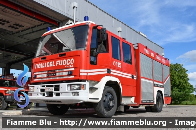 Iveco EuroFire 150E27 I serie
Vigili del Fuoco
Comando Provinciale di Ferrara
Distaccamento Permanente di Portomaggiore
Allestimento Iveco-Magirus
VF 18545
Parole chiave: Iveco EuroFire_150E27_Iserie VF18545