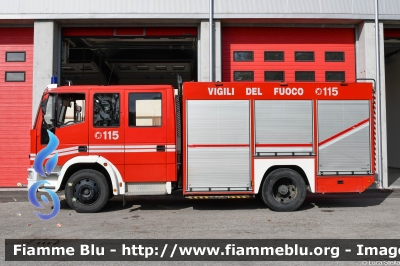 Iveco EuroFire 150E27 I serie
Vigili del Fuoco
Comando Provinciale di Ferrara
Distaccamento Permanente di Portomaggiore
Allestimento Iveco-Magirus
VF 18545
Parole chiave: Iveco EuroFire_150E27_Iserie VF18545