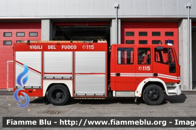 Iveco EuroFire 150E27 I serie
Vigili del Fuoco
Comando Provinciale di Ferrara
Distaccamento Permanente di Portomaggiore
Allestimento Iveco-Magirus
VF 18545
Parole chiave: Iveco EuroFire_150E27_Iserie VF18545