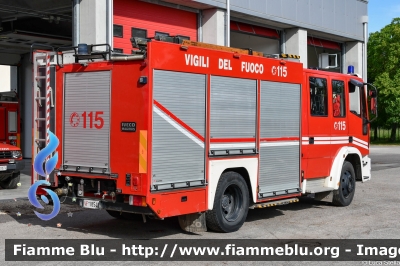 Iveco EuroFire 150E27 I serie
Vigili del Fuoco
Comando Provinciale di Ferrara
Distaccamento Permanente di Portomaggiore
Allestimento Iveco-Magirus
VF 18545
Parole chiave: Iveco EuroFire_150E27_Iserie VF18545