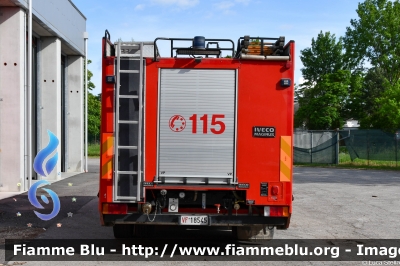 Iveco EuroFire 150E27 I serie
Vigili del Fuoco
Comando Provinciale di Ferrara
Distaccamento Permanente di Portomaggiore
Allestimento Iveco-Magirus
VF 18545
Parole chiave: Iveco EuroFire_150E27_Iserie VF18545