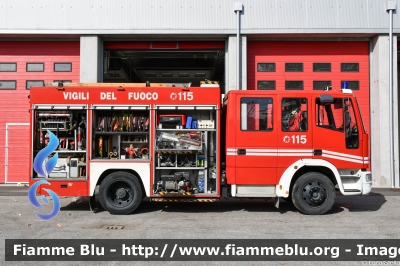 Iveco EuroFire 150E27 I serie
Vigili del Fuoco
Comando Provinciale di Ferrara
Distaccamento Permanente di Portomaggiore
Allestimento Iveco-Magirus
VF 18545
Parole chiave: Iveco EuroFire_150E27_Iserie VF18545