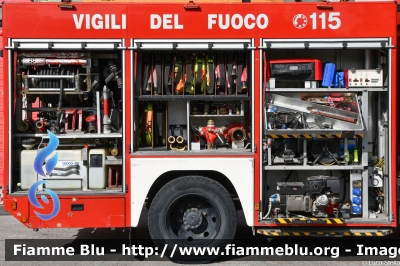 Iveco EuroFire 150E27 I serie
Vigili del Fuoco
Comando Provinciale di Ferrara
Distaccamento Permanente di Portomaggiore
Allestimento Iveco-Magirus
VF 18545
Parole chiave: Iveco EuroFire_150E27_Iserie VF18545