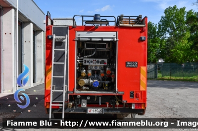 Iveco EuroFire 150E27 I serie
Vigili del Fuoco
Comando Provinciale di Ferrara
Distaccamento Permanente di Portomaggiore
Allestimento Iveco-Magirus
VF 18545
Parole chiave: Iveco EuroFire_150E27_Iserie VF18545