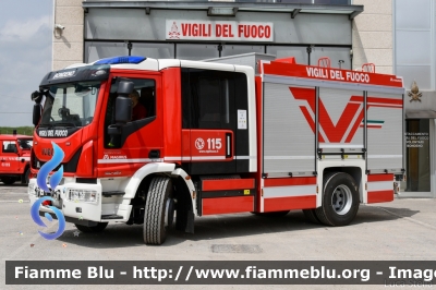 Iveco EuroCargo 180E32 IV serie
Vigili del Fuoco
Comndo Provinciale di Ferrara
Distaccamento Volontario di Bondeno
AutoPompaSerbatoio allestimento Iveco-Magirus
VF 30989
Parole chiave: Iveco EuroCargo_180E32_IVserie VF30989