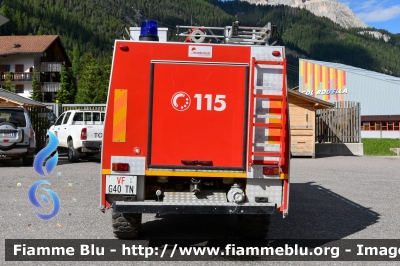 Mercedes-Benz Unimog 1250
Vigili del Fuoco
Unione distrettuale di Fassa
Corpo Volontario di Campitello di Fassa (TN)
Allestimento Calabrese
VF G40TN
Parole chiave: Mercedes-Benz Unimog 1250 VFG40TN