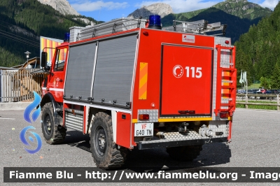 Mercedes-Benz Unimog 1250
Vigili del Fuoco
Unione distrettuale di Fassa
Corpo Volontario di Campitello di Fassa (TN)
Allestimento Calabrese
VF G40TN
Parole chiave: Mercedes-Benz Unimog 1250 VFG40TN