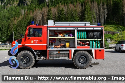 Mercedes-Benz Unimog 1250
Vigili del Fuoco
Unione distrettuale di Fassa
Corpo Volontario di Campitello di Fassa (TN)
Allestimento Calabrese
VF G40TN
Parole chiave: Mercedes-Benz Unimog 1250 VFG40TN