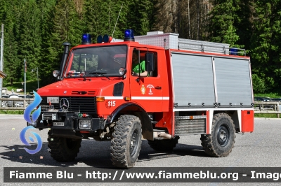 Mercedes-Benz Unimog 1250
Vigili del Fuoco
Unione distrettuale di Fassa
Corpo Volontario di Campitello di Fassa (TN)
Allestimento Calabrese
VF G40TN
Parole chiave: Mercedes-Benz Unimog 1250 VFG40TN