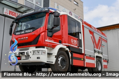 Iveco EuroCargo 180E32 IV serie
Vigili del Fuoco
Comndo Provinciale di Ferrara
Distaccamento Volontario di Bondeno
AutoPompaSerbatoio allestimento Iveco-Magirus
VF 30989
Parole chiave: Iveco EuroCargo_180E32_IVserie VF30989