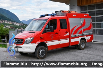 Mercedes-Benz Sprinter 4x4 III serie restyle
Vigili del Fuoco
Unione Distrettuale della Val Di Sole
Corpo Volontario di Terzolas (TN)
Allestimento Kofler Fahrzeugbau
VF 6D7 TN
Parole chiave: Mercedes-Benz Sprinter_4x4_IIIserie_restyle VF6D7TN