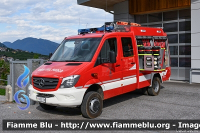 Mercedes-Benz Sprinter 4x4 III serie restyle
Vigili del Fuoco
Unione Distrettuale della Val Di Sole
Corpo Volontario di Terzolas (TN)
Allestimento Kofler Fahrzeugbau
VF 6D7 TN
Parole chiave: Mercedes-Benz Sprinter_4x4_IIIserie_restyle VF6D7TN