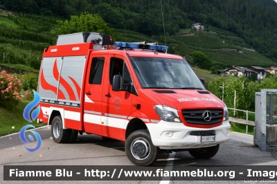 Mercedes-Benz Sprinter 4x4 III serie restyle
Vigili del Fuoco
Unione Distrettuale della Val Di Sole
Corpo Volontario di Terzolas (TN)
Allestimento Kofler Fahrzeugbau
VF 6D7 TN
Parole chiave: Mercedes-Benz Sprinter_4x4_IIIserie_restyle VF6D7TN