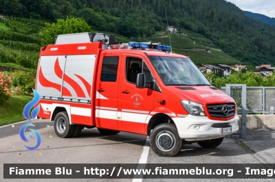 Mercedes-Benz Sprinter 4x4 III serie restyle
Vigili del Fuoco
Unione Distrettuale della Val Di Sole
Corpo Volontario di Terzolas (TN)
Allestimento Kofler Fahrzeugbau
VF 6D7 TN
Parole chiave: Mercedes-Benz Sprinter_4x4_IIIserie_restyle VF6D7TN