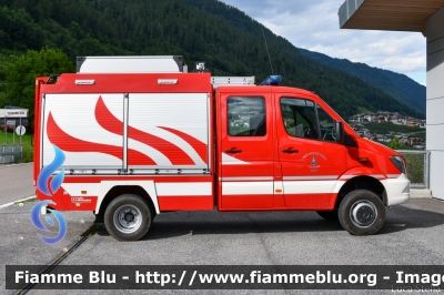 Mercedes-Benz Sprinter 4x4 III serie restyle
Vigili del Fuoco
Unione Distrettuale della Val Di Sole
Corpo Volontario di Terzolas (TN)
Allestimento Kofler Fahrzeugbau
VF 6D7 TN
Parole chiave: Mercedes-Benz Sprinter_4x4_IIIserie_restyle VF6D7TN