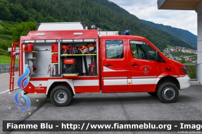 Mercedes-Benz Sprinter 4x4 III serie restyle
Vigili del Fuoco
Unione Distrettuale della Val Di Sole
Corpo Volontario di Terzolas (TN)
Allestimento Kofler Fahrzeugbau
VF 6D7 TN
Parole chiave: Mercedes-Benz Sprinter_4x4_IIIserie_restyle VF6D7TN