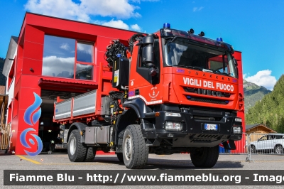 Iveco Trakker 4x4 II serie
Vigili del Fuoco
Unione distrettuale di Fassa
Assegnato al Corpo Volontario di Campitello di Fassa (TN)
Allestimento Iveco Magirus
VF 6K7 TN
Parole chiave: Iveco Trakker_4x4_IIserie VF6K7TN