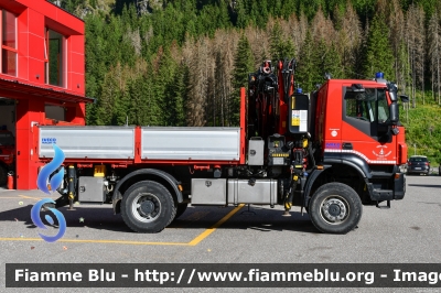 Iveco Trakker 4x4 II serie
Vigili del Fuoco
Unione distrettuale di Fassa
Assegnato al Corpo Volontario di Campitello di Fassa (TN)
Allestimento Iveco Magirus
VF 6K7 TN
Parole chiave: Iveco Trakker_4x4_IIserie VF6K7TN