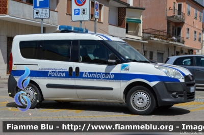 Fiat Doblò III serie
Polizia Municipale - Polizia del Delta
Postazione di Codigoro
Ufficio mobile allestimento Focaccia
POLIZIA LOCALE YA 618 AJ
Parole chiave: Fiat Doblò_IIIserie  POLIZIALOCALEYA618AJ