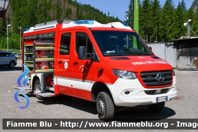  Mercedes-Benz Sprinter 4x4 IV serie
Vigili del Fuoco
Unione distrettuale di Fassa
Corpo Volontario di Canazei (TN)
Allestimento Kofler Fahrzeugbau
VF 9L3 TN
Parole chiave:  Mercedes-Benz Sprinter_4x4_IVserie VF9L3TN