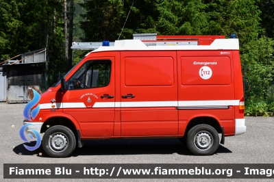 Mercedes-Benz Sprinter 4x4 II serie
Vigili del Fuoco
Unione distrettuale di Fassa
Corpo Volontario di Canazei (TN)
Allestimento Divitec
VF D35 TN
Parole chiave: Mercedes-Benz Sprinter_4x4_IIserie VFD35TN