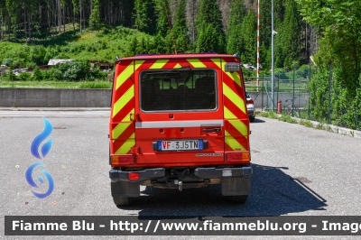  Mercedes-Benz Classe G
Vigili del Fuoco
Unione distrettuale di Fassa
Corpo Volontario di Canazei (TN)
Allestimento Brandschutz
VF 3J5TN
Parole chiave:  Mercedes-Benz Classe_G  VF3J5TN