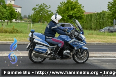 BMW R200RT II serie
Polizia di Stato
Polizia Stradale
Allestimento Elevox
in scorta al Giro d'Italia 2021
Moto "40"
Parole chiave: BMW R200RT_IIserie Giro_D_Italia_2021