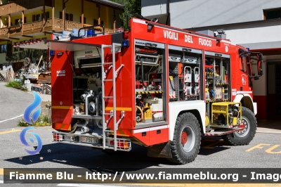 Iveco EuroCargo 135E24 4x4 I serie
Vigili del Fuoco
Unione distrettuale di Fassa
Corpo Volontario di Mazzin di Fassa (TN)
Allestimento Iveco Magirus
VF F56 TN
Parole chiave: Iveco EuroCargo_135E24_4x4_Iserie VFF56TN