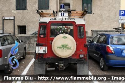 Land-Rover Defender 90
Vigili del Fuoco
Unione Distrettuale della Val Di Sole
Corpo Volontario di Vermiglio (TN)
VF J51 TN
Parole chiave: Land-Rover Defender 90 VFJ51TN