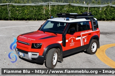 Land Rover Defender 110 II serie 
Vigili del Fuoco
Unione distrettuale di Mezzolombardo
Corpo Volontario di Spormaggiore (TN)
Allestimento Divitec
VF 0W9 TN
Parole chiave: Land-Rover Defender_110_IIserie vf0w9tn