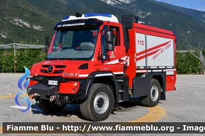 Mercedes-Benz U427
Vigili del Fuoco
Unione distrettuale di Mezzolombardo
Corpo Volontario di Spormaggiore (TN)
Allestimento BAI
VF 7D5 TN
Parole chiave: Mercedes-Benz U427 VF7D5TN