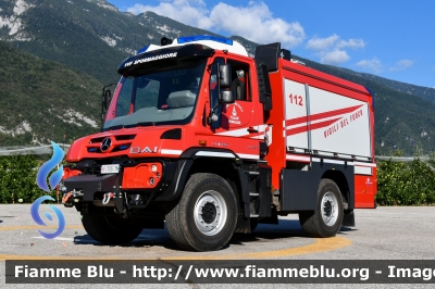 Mercedes-Benz U427
Vigili del Fuoco
Unione distrettuale di Mezzolombardo
Corpo Volontario di Spormaggiore (TN)
Allestimento BAI
VF 7D5 TN
Parole chiave: Mercedes-Benz U427 VF7D5TN