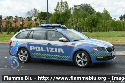 Skoda Octavia Wagon V serie
Polizia di Stato
Polizia Stradale
Allestimento Focaccia
Decorazione Grafica Artlantis
POLIZIA M5303
Parole chiave: Skoda Octavia_Wagon_Vserie POLIZIAM5303 Giro_D_Italia_2021