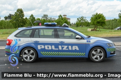 Skoda Octavia Wagon V serie
Polizia di Stato
Polizia Stradale
Allestimento Focaccia
Decorazione Grafica Artlantis
POLIZIA M5303
Parole chiave: Skoda Octavia_Wagon_Vserie POLIZIAM5303 Giro_D_Italia_2021