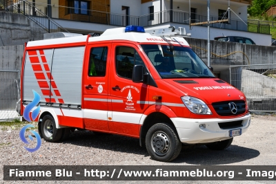 Mercedes-Benz Sprinter 4x4 III serie
Vigili del Fuoco
Unione distrettuale di Fassa
Corpo Volontario di Vigo di Fassa (TN)
Allestimento Brandschutz
VF 9K3 TN
Parole chiave: Mercedes-Benz Sprinter_4x4_IIIserie VF9K3TN