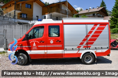 Mercedes-Benz Sprinter 4x4 III serie
Vigili del Fuoco
Unione distrettuale di Fassa
Corpo Volontario di Vigo di Fassa (TN)
Allestimento Brandschutz
VF 9K3 TN
Parole chiave: Mercedes-Benz Sprinter_4x4_IIIserie VF9K3TN