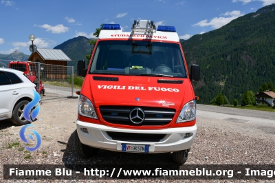 Mercedes-Benz Sprinter 4x4 III serie
Vigili del Fuoco
Unione distrettuale di Fassa
Corpo Volontario di Vigo di Fassa (TN)
Allestimento Brandschutz
VF 9K3 TN
Parole chiave: Mercedes-Benz Sprinter_4x4_IIIserie VF9K3TN