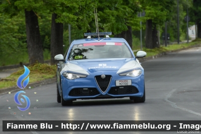 Alfa Romeo Nuova Giulia Q4
Polizia di Stato
Polizia Stradale
POLIZIA M2700
in scorta al Giro d'Italia 2021
Vettura "1"
Parole chiave: Alfa-Romeo Nuova_Giulia_Q4  POLIZIAM2700 Giro_D_Italia_2021